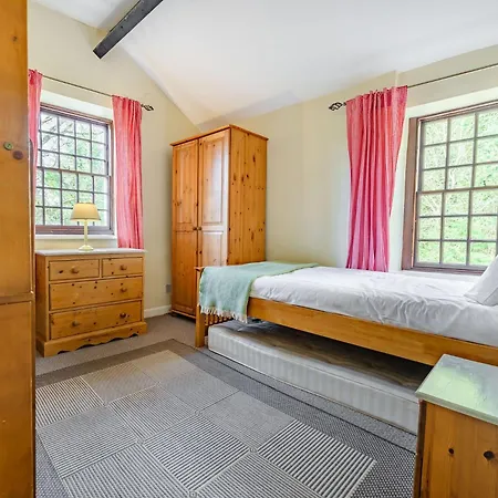 3 Bed In Sz065